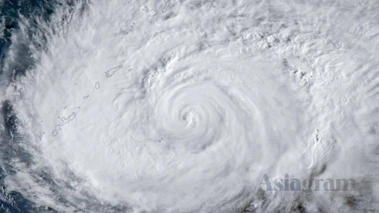 Japan Orders Evacuation as Typhoon No.13 Threatens Southwest Region