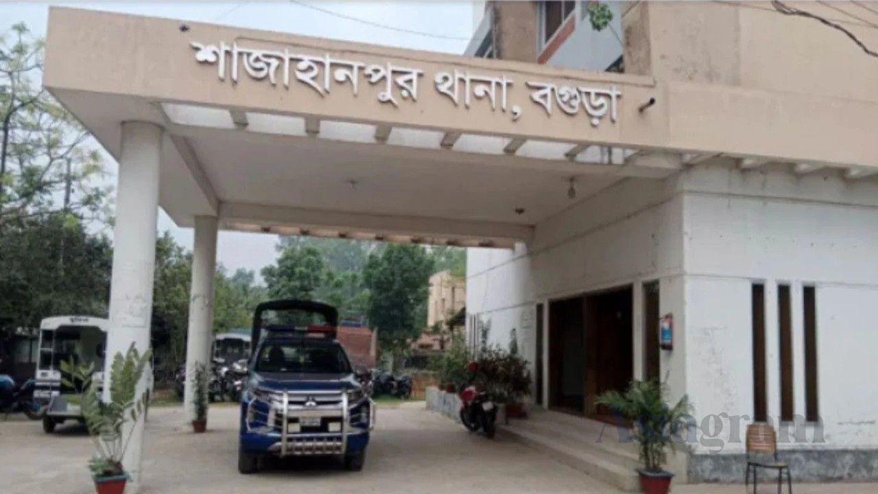 Two Young Men Found Dead on Road in Shajahanpur, Motorcycle Crash Suspected