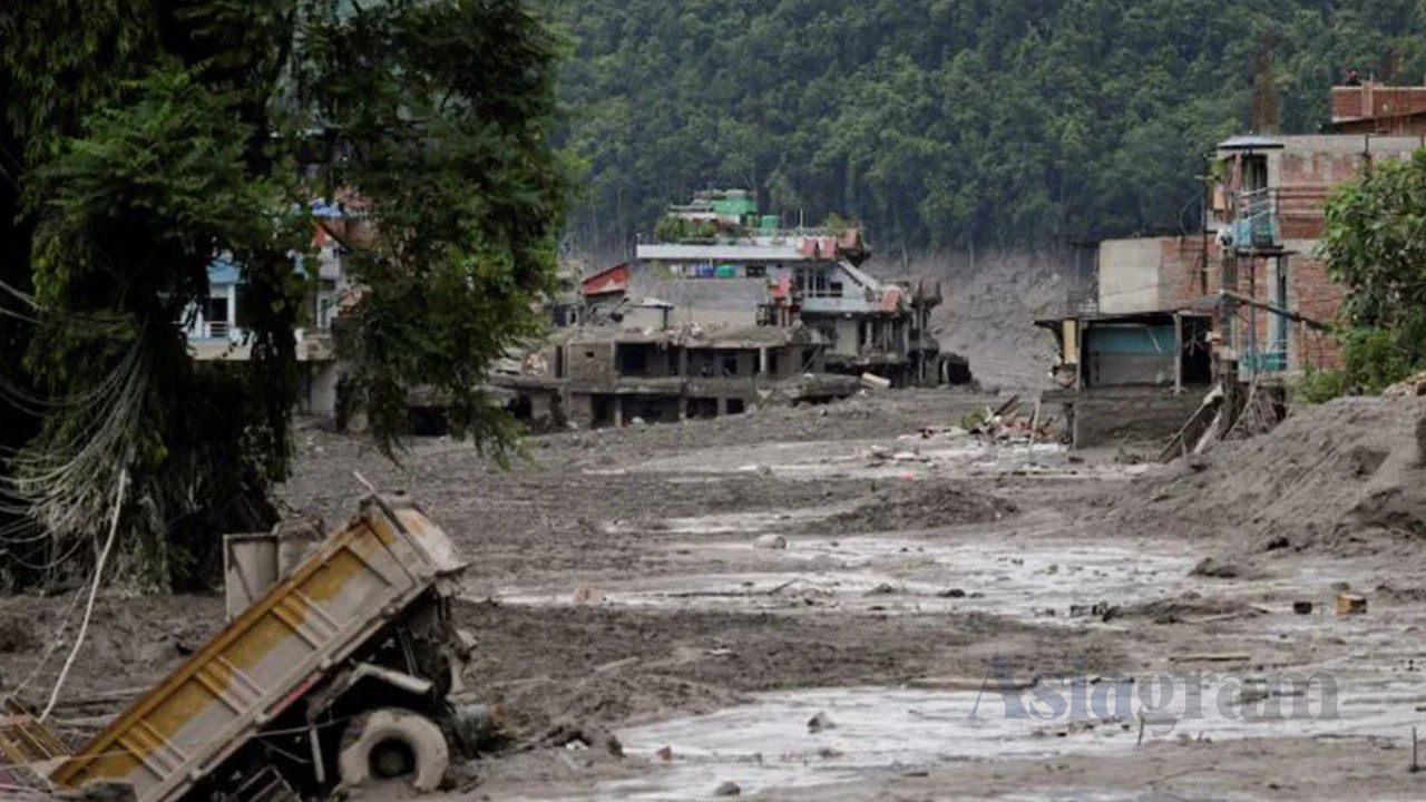 At least 579 tourists missing as landslides, floods kill 100 in Nepal