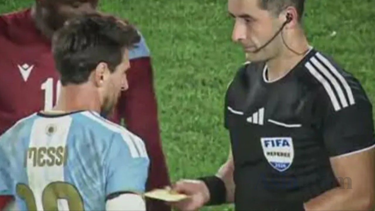 Messi gets a red and yellow card in his farewell match