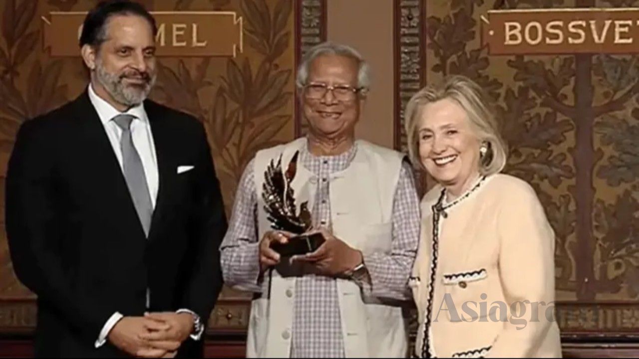 Yunus receives Hillary Rodham Clinton Award for poverty reduction, women’s empowerment